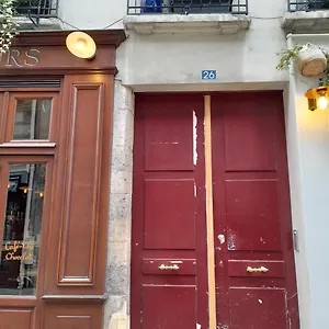 Cosy 2 Pieces Typiquement Parisien A Notre-dame Paris